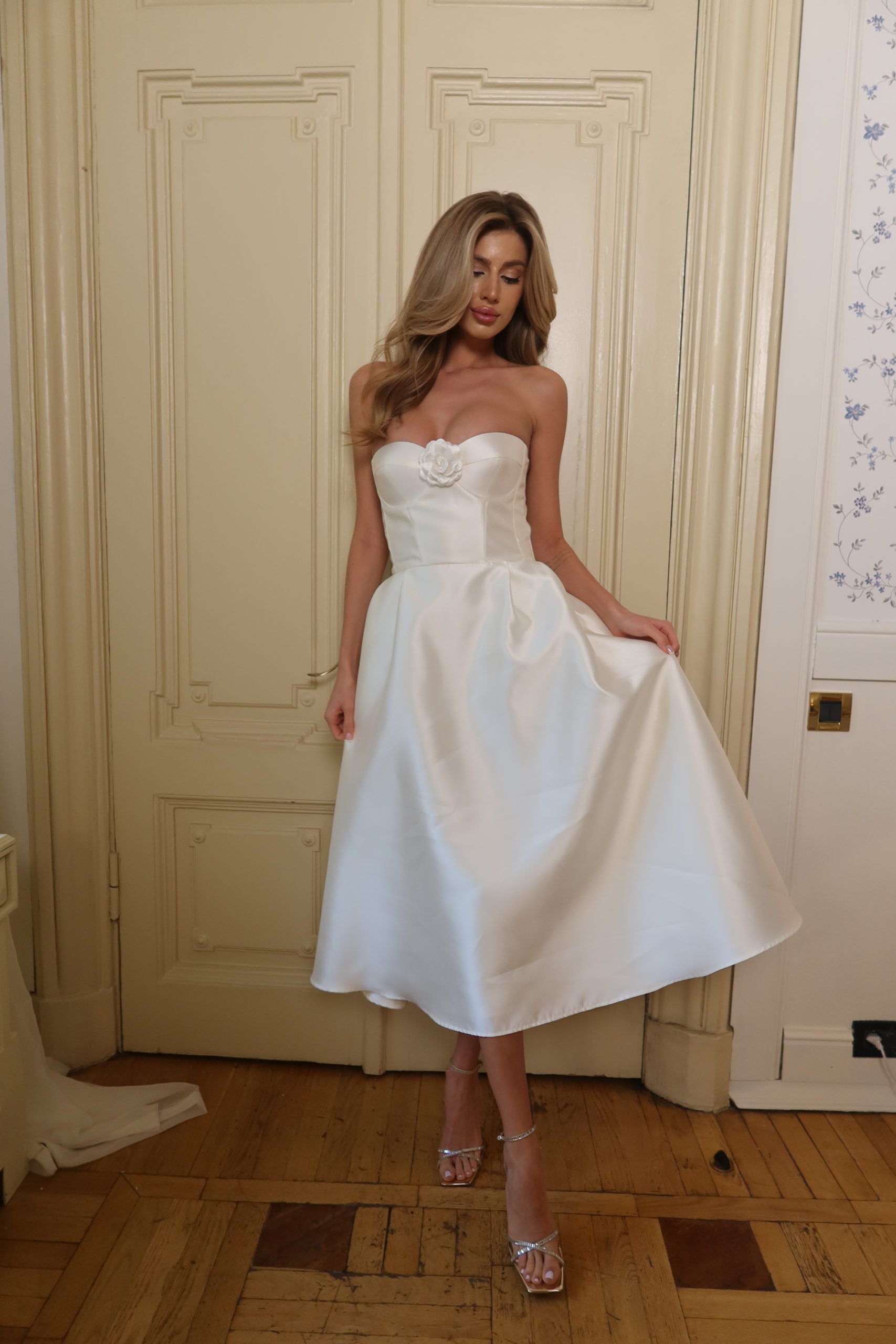 Corset midi dress with decoration on the bodice
