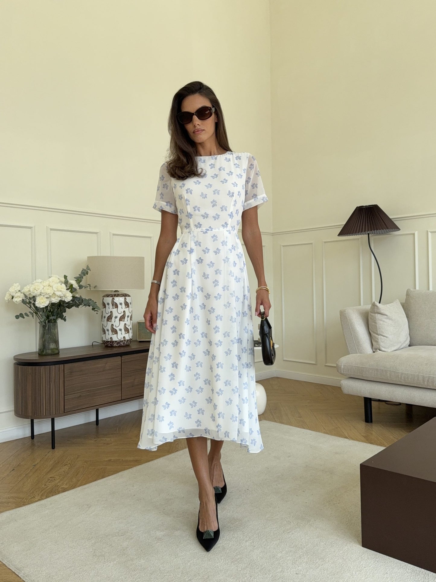 Fitted midi dress with short sleeves