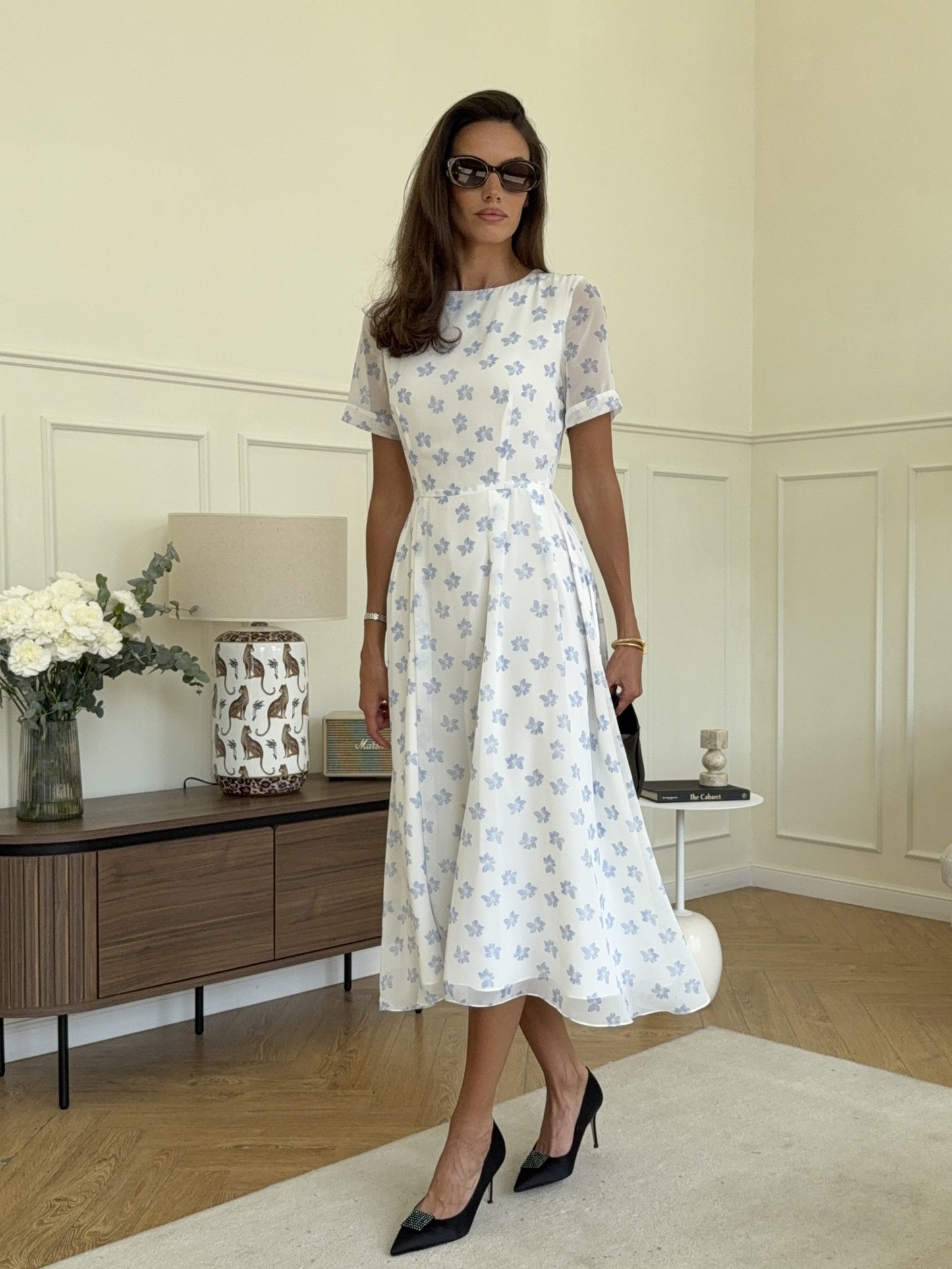 Fitted midi dress with short sleeves