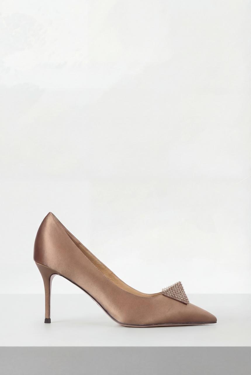 Pumps with decorative detail