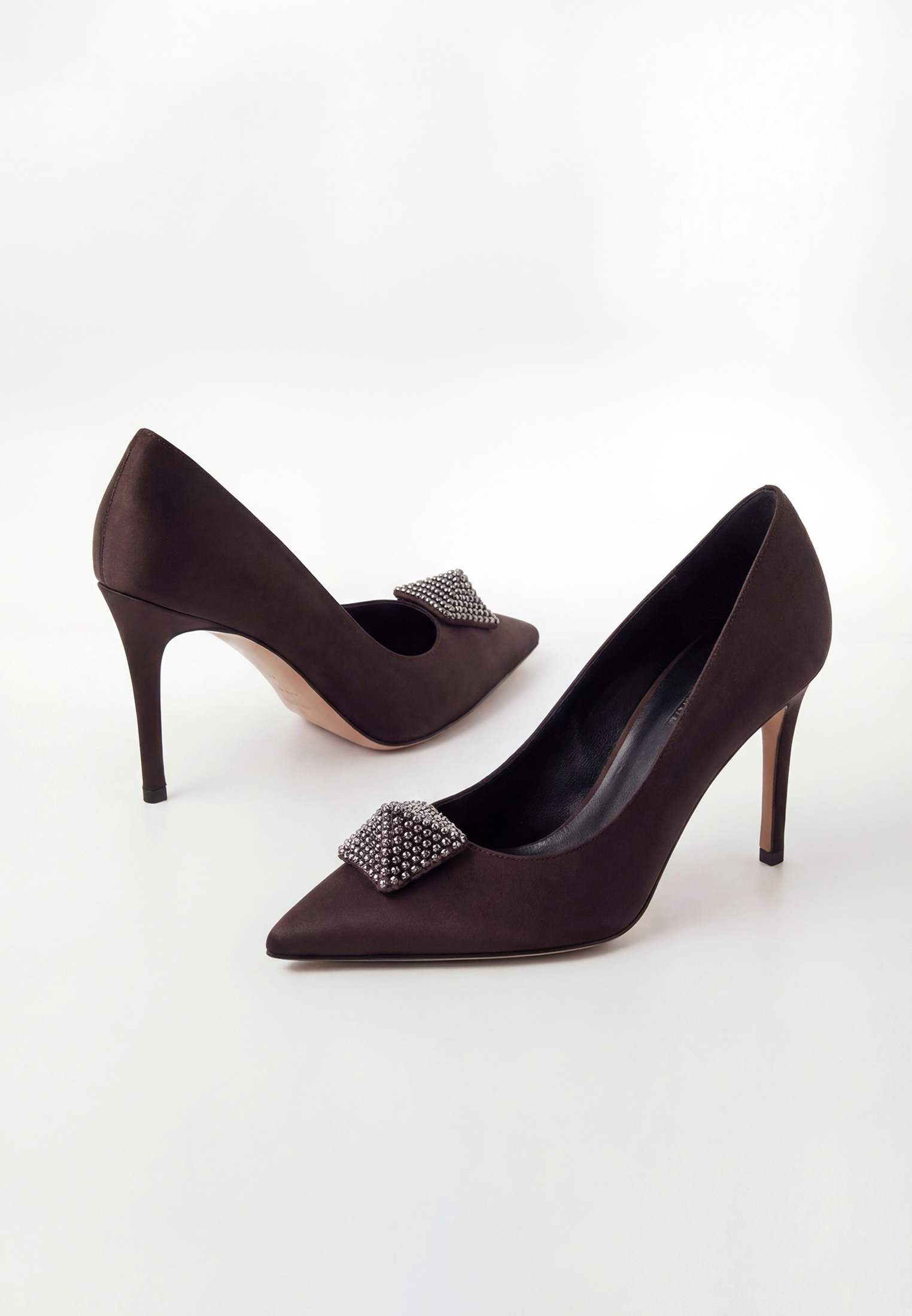 Pumps with decorative detail