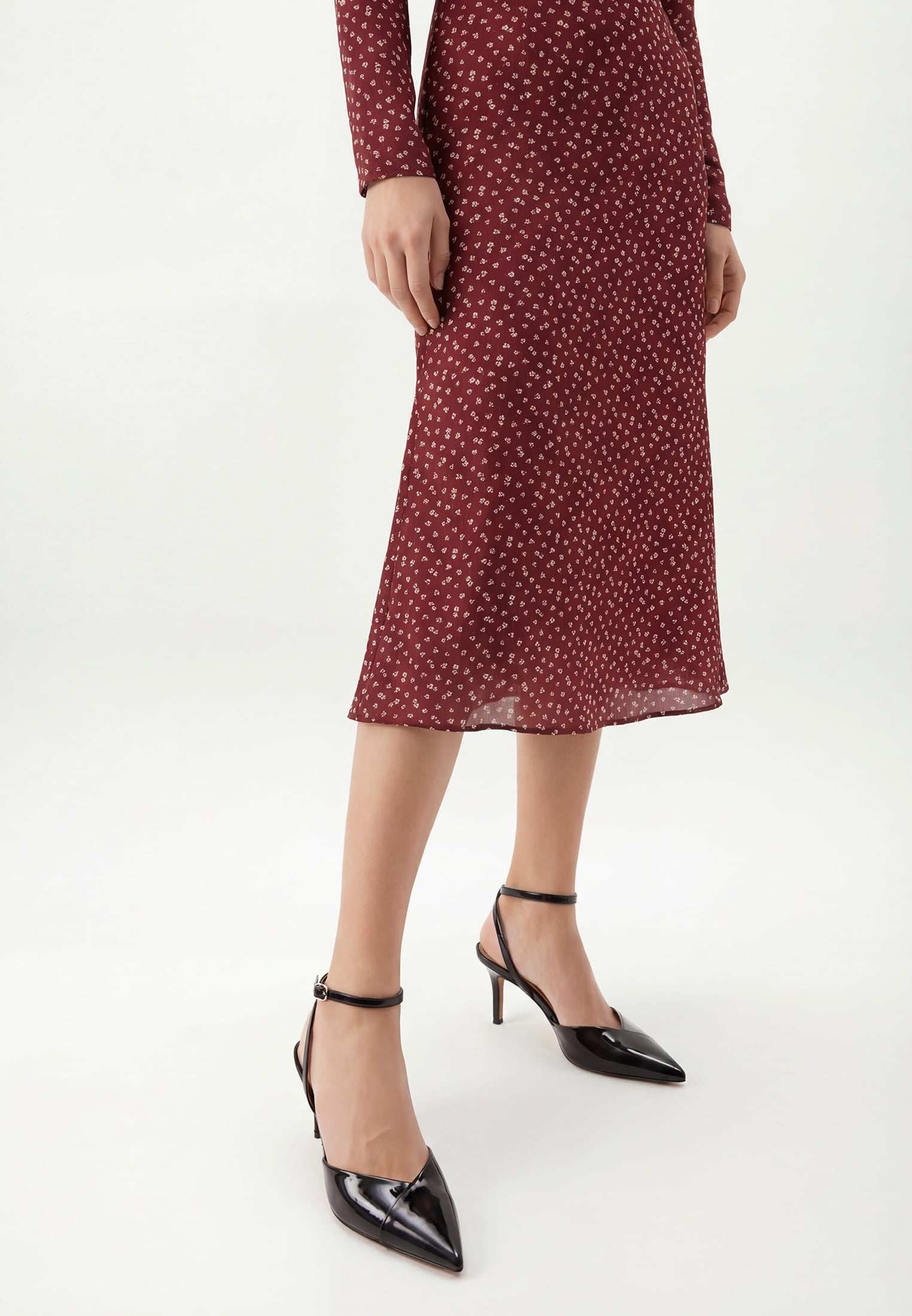 Open pumps with a strap