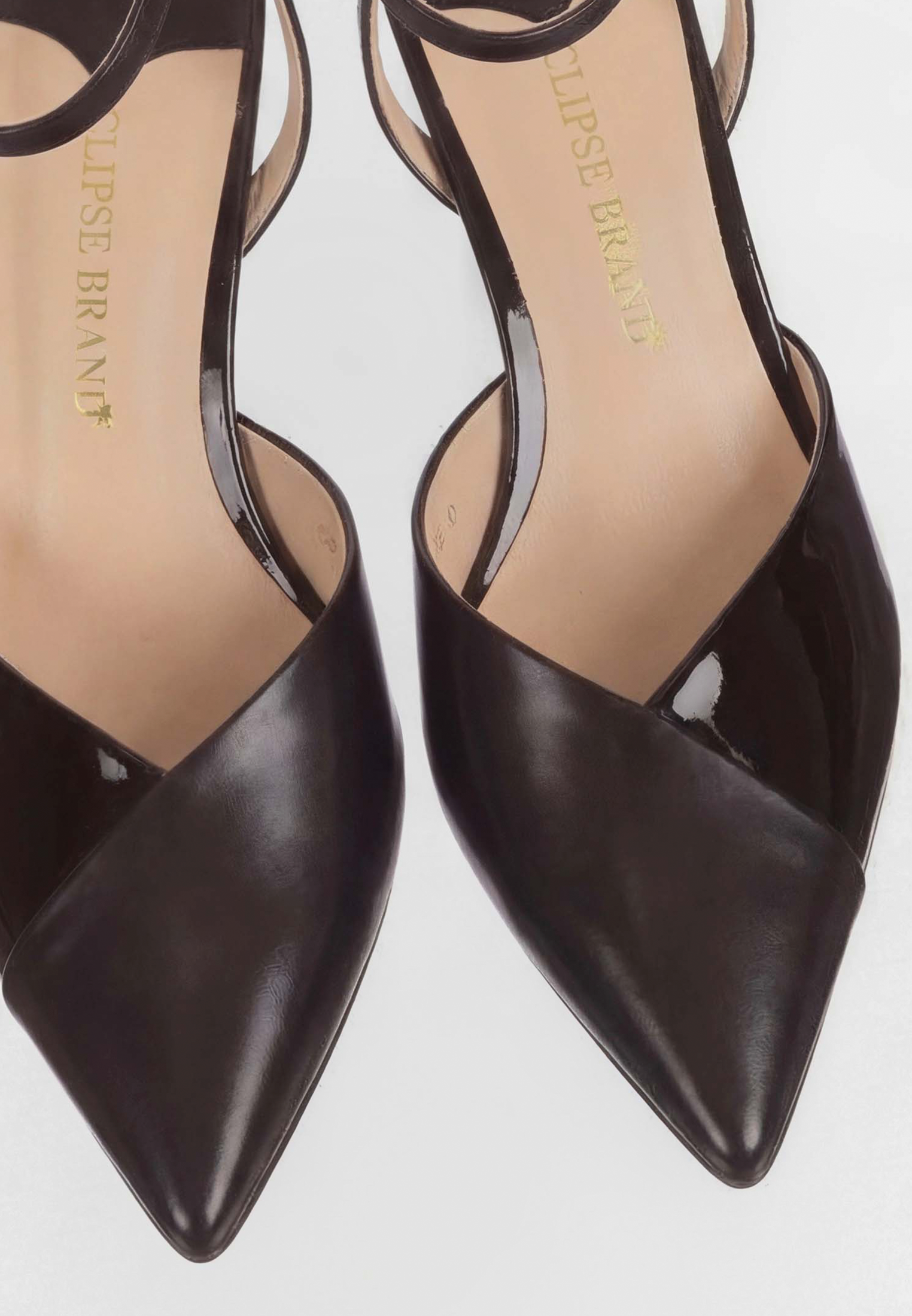 Open pumps with a strap