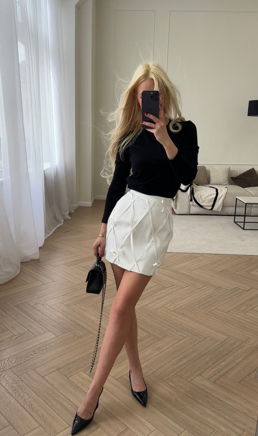 White mini skirt with bows