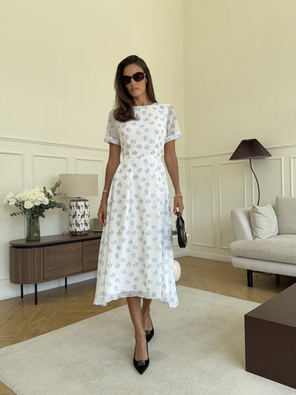 Fitted midi dress with short sleeves