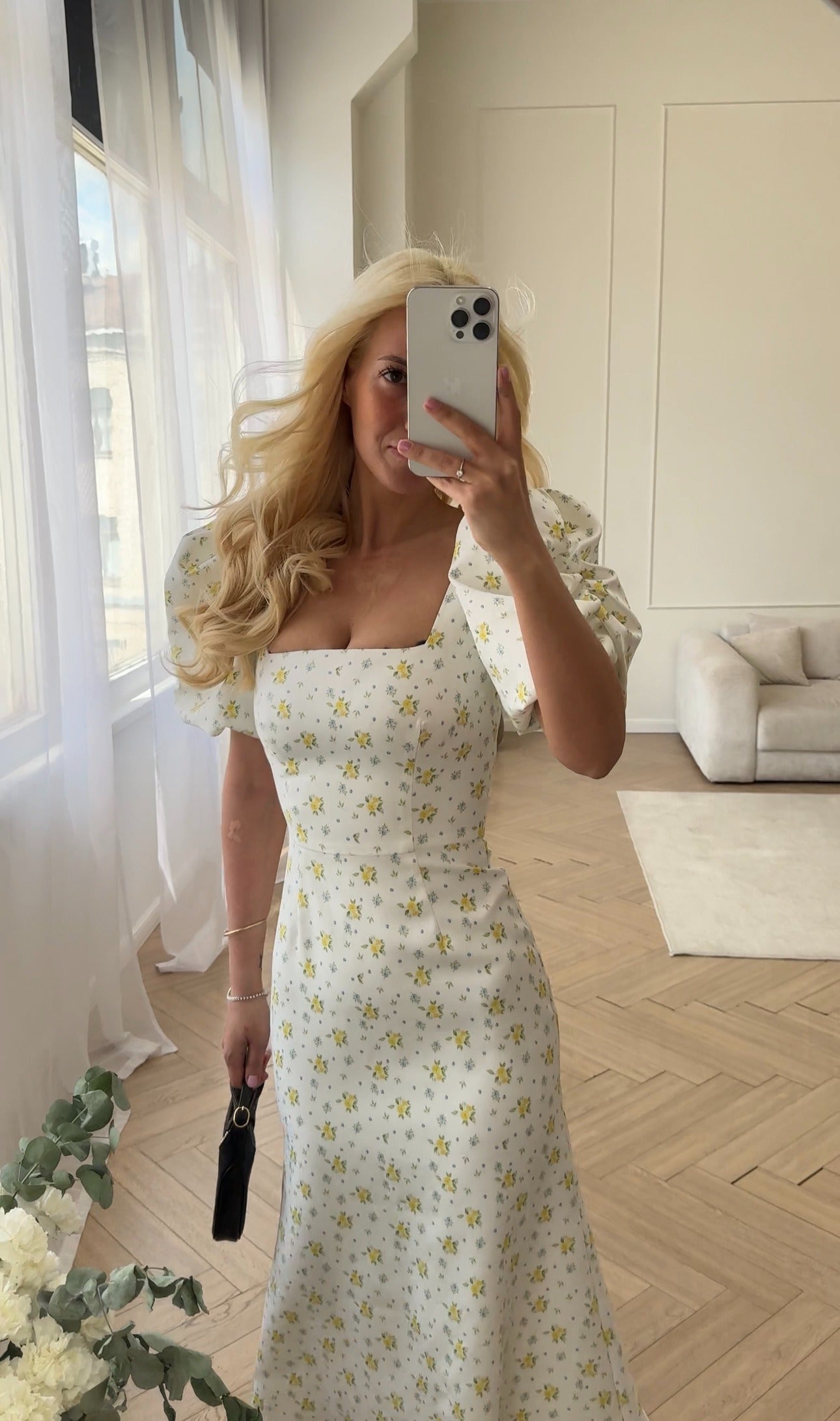 Midi dress with a square neckline