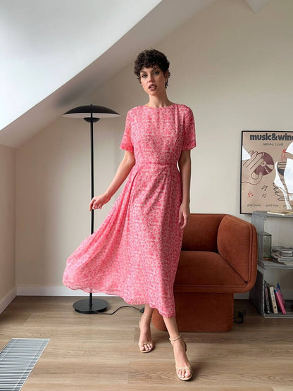 Fitted midi dress with short sleeves