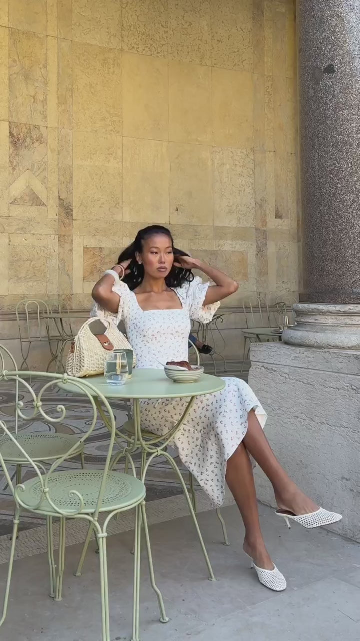 Midi dress with square neckline — video